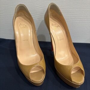 Christian Louboutin very prive caramel pumps